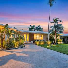 Hotel Interior/Public Areas 1 Heated Pool and Grand Garden Retreat - Charming Waterfront Oasis, Museum of Discovery and Science 酒店