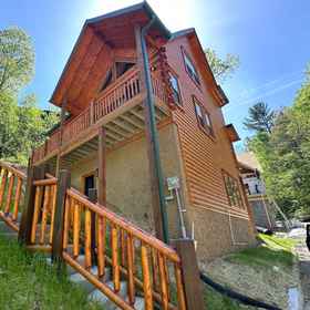 Hotel Exterior 1 Valley Creek Castle, Pigeon Forge Hotels