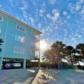 Hotel Exterior 1 Beachfront condo with WiFi, pool, EV chargers, AC - one dog welcome, Pinellas County Hotels