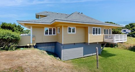 อื่นๆ 2 Beach Hideaway