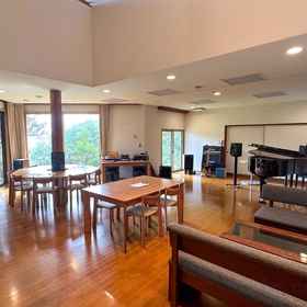 Hotel Interior/Public Areas 1 123Music, Yugawara Town Tourist Information Center in front of the station Hotels