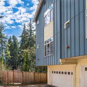 Hotel Exterior 1 Seattle Vacation Home: Shoreline Townhouse | 5 Star Hospitality, King County Hotels