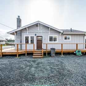 Hotel Exterior1Charming cottage with WiFi & AC - 1/4 mile from the beach (MCA #1213),Nehalem H Street Dock飯店