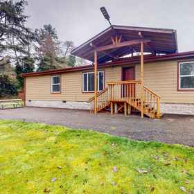 Hotel Exterior1Modern, spacious home near the bay with grill, washer/dryer, & large yard,Pony Village Mall飯店