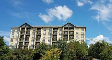 Others 2 Spacious Condo with Balcony and Resort Amenities - Stunning Mountain View