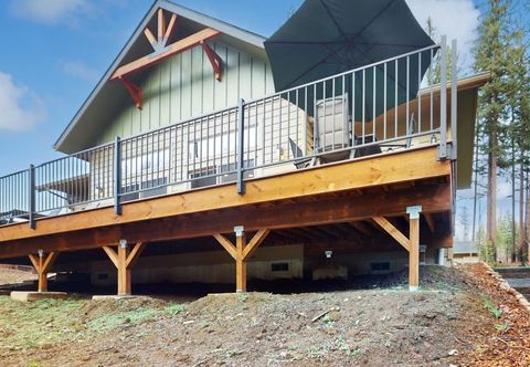 其他 Amazing riverfront cabin with views, deck, firepit, & grill - dog-friendly