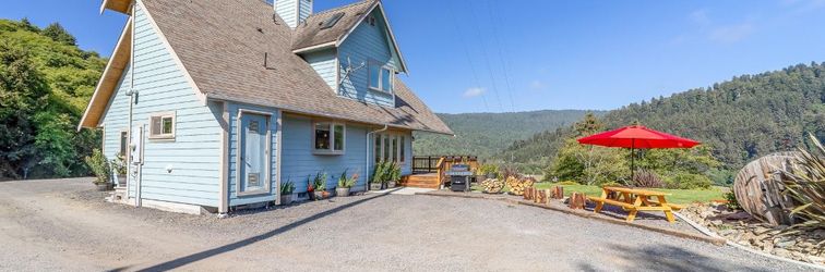 其他 Custom home overlooking Redwood Creek Valley - hot tub, furnished deck & firepit