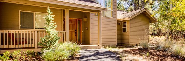 Lainnya Charming Retreat with Private Hot Tub and Ping Pong - Spacious Haven