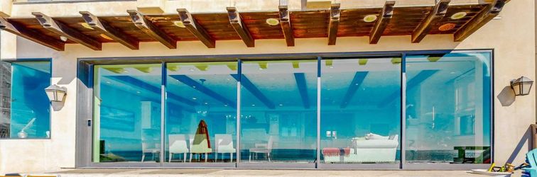 其他 Opulent oceanfront house in Mussel Shoals with rooftop deck & retractable walls