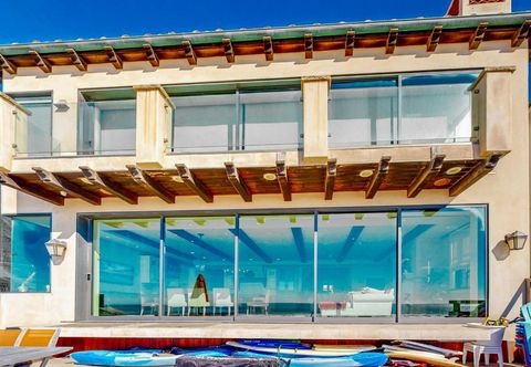 其他 Opulent oceanfront house in Mussel Shoals with rooftop deck & retractable walls