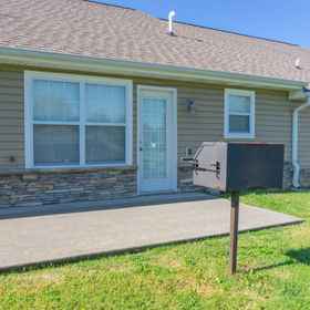 Hotel Exterior 1 Chalet Thanh Lịch với Hồ Bơi Cộng Đồng - Khu Nghỉ Dưỡng Điều Hành Đầy Sức Hút, Khách sạn The Island in Pigeon Forge