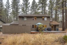 Others Private Hot Tub and Scenic Outdoor Space - Charming Inviting Retreat