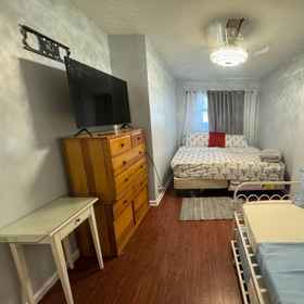 Others 1 Huge 3 Bedrooms Apt 15 Minutes to NY City, 191st Street Hotels