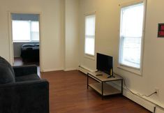 其他 3 Large and Private Apartment in Convenient Area Sleeps up to 10 People Comfortably