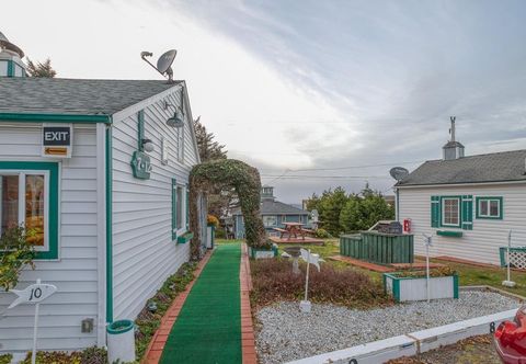 其他 Partial Ocean Views and Cozy Sitting Area - Charming Coastal Escape