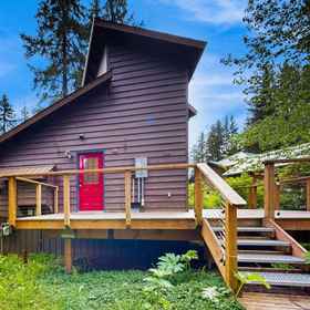 Logo 1 Girdwood Mountain House, โรงแรม & ที่พัก Alyeska Ski Resort