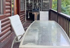 기타 4 Reindeer Hideaway | Cabin in Pigeon Forge with a hot tub & pool access