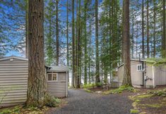 其他 3 Luxe lakeside cottage with furnished porch, 2 docks, firepit & deck