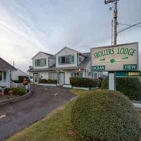 Hotel Exterior1Cozy Suite with Kitchenette and Scenic Outdoor Dining - Charming Coastal Haven,林肯县公寓