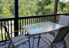 기타 5 Reindeer Hideaway | Cabin in Pigeon Forge with a hot tub & pool access