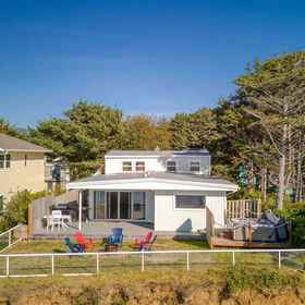 Hotel Exterior1Private Hot Tub and Ocean Views - Charming Retro Retreat,Roads End State Recreation Site飯店