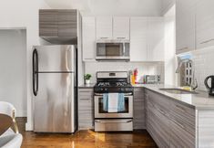 Others 3 Stylish Studio with Modern Amenities - Cozy Urban Escape