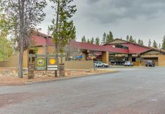 Others 4 Spacious Sunriver home with private hot tub & SHARC passes