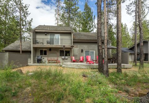 Others Private Hot Tub and Outdoor Activities - Charming Sunriver Retreat