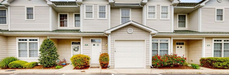 其他 Modern townhome near the ocean with hot tub, private pool, central AC & W/D