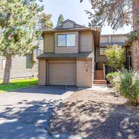 Hotel Exterior 1 Community Pool and Gas Fireplace with Bikes - Charming Getaway, Lava Lands Visitor Center Hotels