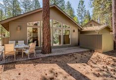 Others 4 Spacious Home with Hot Tub and Modern Amenities - Charming Retreat