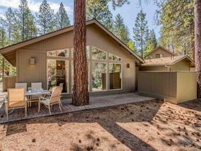 Others 4 Spacious Home with Hot Tub and Modern Amenities - Charming Retreat