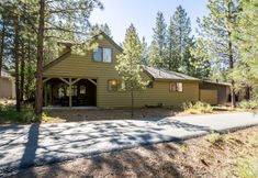 Others 3 Cozy Living Space and Private Hot Tub - Charming Haven