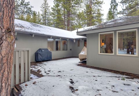 Others Private Hot Tub and Forest Views - Gorgeous Single Level Home