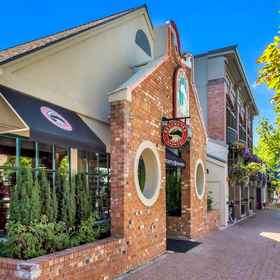 Hotel Exterior 1 Scenic Patio and Full Kitchen Amenities - Charming Riverside Studio, Pilot Butte State Park Hotels