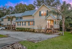 Others 2 Inviting waterfront cottage with balcony, firepit, marsh views, & washer/dryer