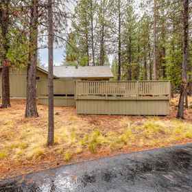 Hotel Exterior 1 Bồn tắm nước nóng và Sân hiên kín để thư giãn - Khu nghỉ dưỡng Sunriver quyến rũ, Khách sạn Lava Lands Visitor Center