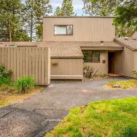 Hotel Exterior 1 Private Hot Tub and Cozy Fireplace - Warm Inviting Retreat, White Elm Lane 15 호텔