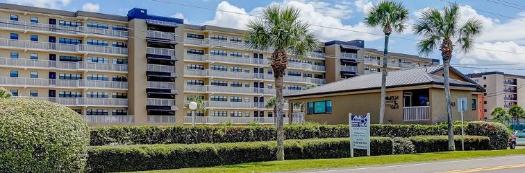 Lainnya Seaside Retreat with Private Balcony, Easy Beach Access