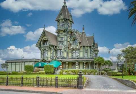 Others Inviting waterfront cottage w/deck featuring a BBQ, kayaks, and canal access