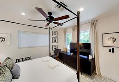 อื่นๆ 6 Wilton Manors designer delight with private pool, outdoor kitchen & Florida room