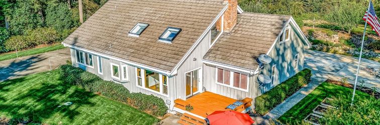 其他 Water-view dog-friendly home with Squamish Harbor view & beach access