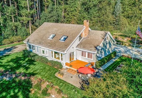 其他 Water-view dog-friendly home with Squamish Harbor view & beach access