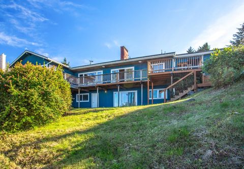 Others Beachfront house with sprawling ocean views near Tillamook Head