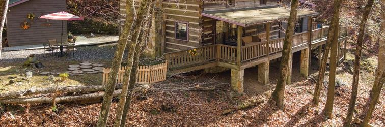 Others Charming Log Cabin with Hot Tub and Scenic Creek - Idyllic Retreat
