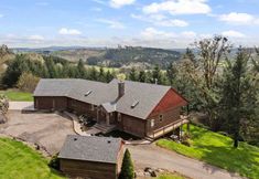 Others 3 Spacious Custom Lodge with Game Room - Charming Wine Country Retreat