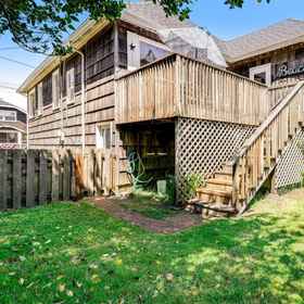 Hotel Exterior 1 Steps to the Prom Cottage, Seaside Factory Outlet Center Hotels