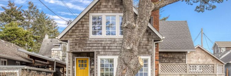 Others Seaside Classic Cottage