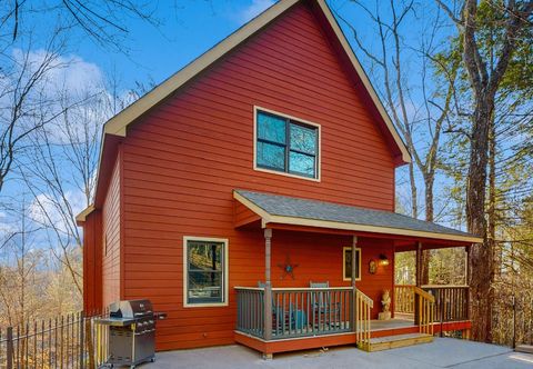 Lain-lain Resort cabin w/private hot tub, pool table, washer/dryer, gas fireplace, decks