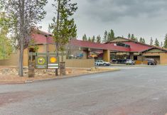 Khác 2 Sunny sanctuary with pool, hot tub, sauna, grill, deck, fireplace, & W/D